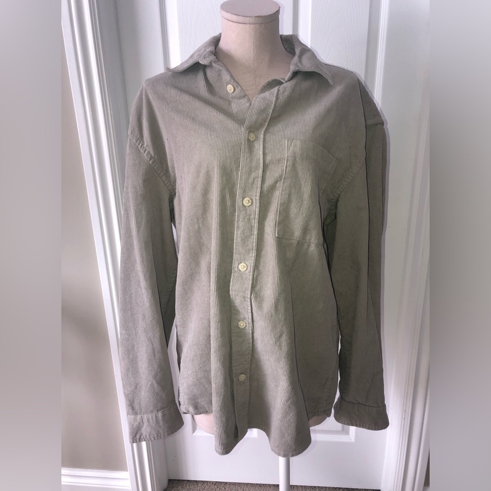 3/$40 H&M Men's Grey Shirt